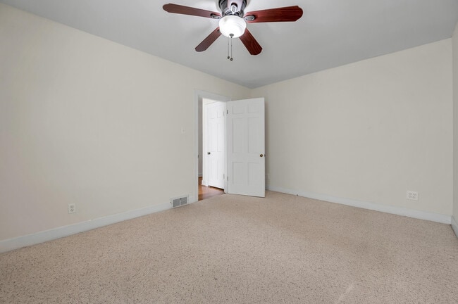 Building Photo - 538 Chinoe Rd