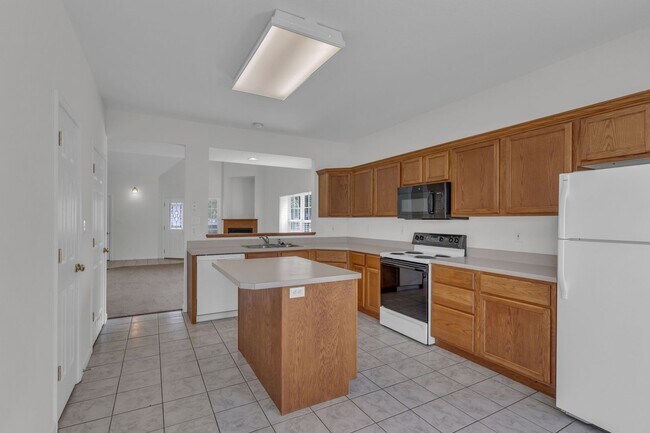 Building Photo - Huge 3 Bedroom, 2 Bath Town Home in SW Col...