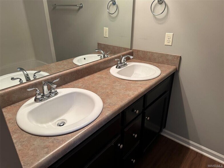 Building Photo - 6320 Burbank Crossing Loop