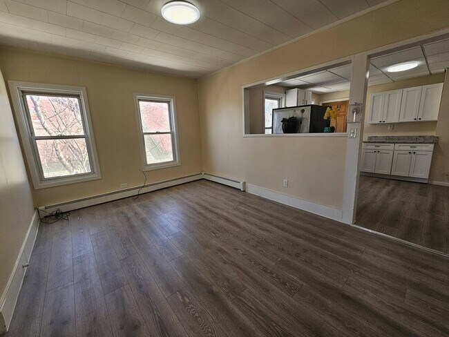 Building Photo - 40 Putnam St