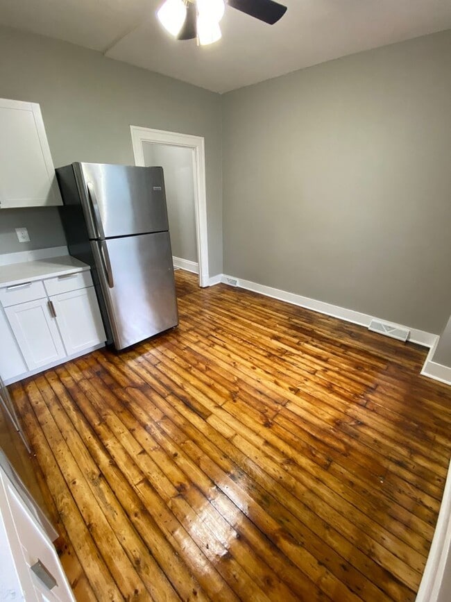 Building Photo - Modern 2-Bedroom with Central Air, In-Unit Laundry & Pet Friendly Living