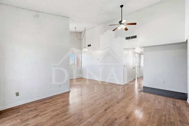 Building Photo - 808 S Langley Ave