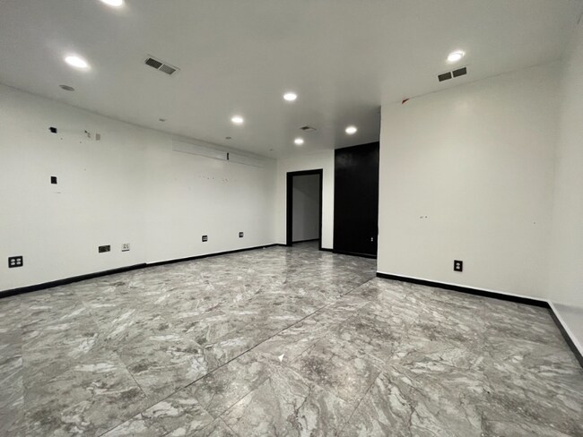 Building Photo - 4730 Clifton Rd