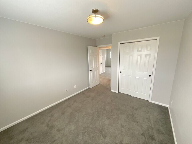 Building Photo - 3 Bedroom Home Available Near N Gate Blvd ...