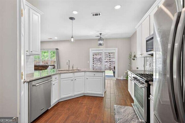 Building Photo - 2865 Stonehenge Ct