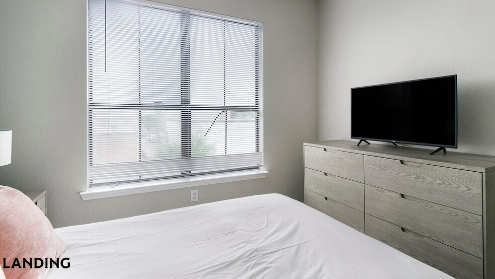 Building Photo - 2500 Woodland Park Dr