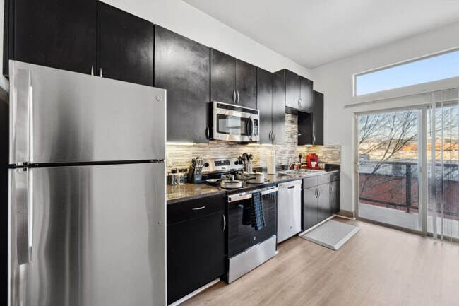 Building Photo - 2922 Elm St