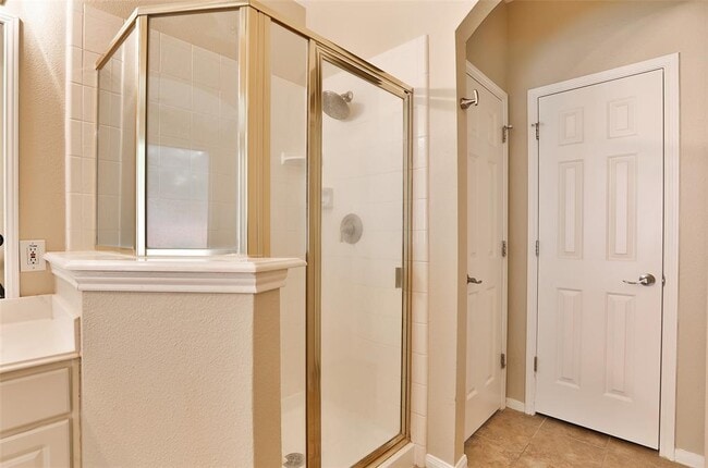 Building Photo - 8414 Green Valley Dr