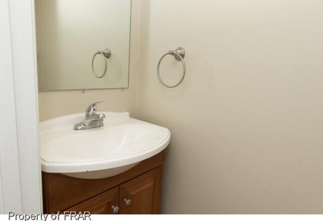 Building Photo - 422 Kirkcaldy Ct