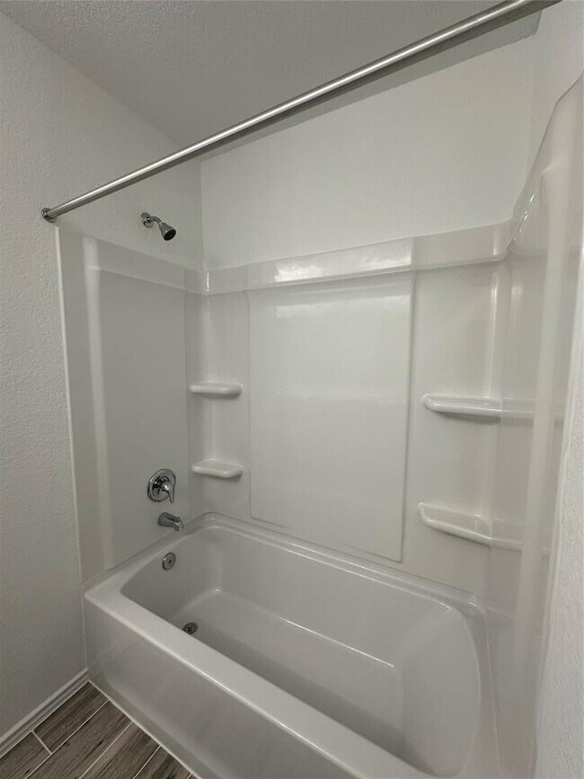 Building Photo - 253 Redonda Dr