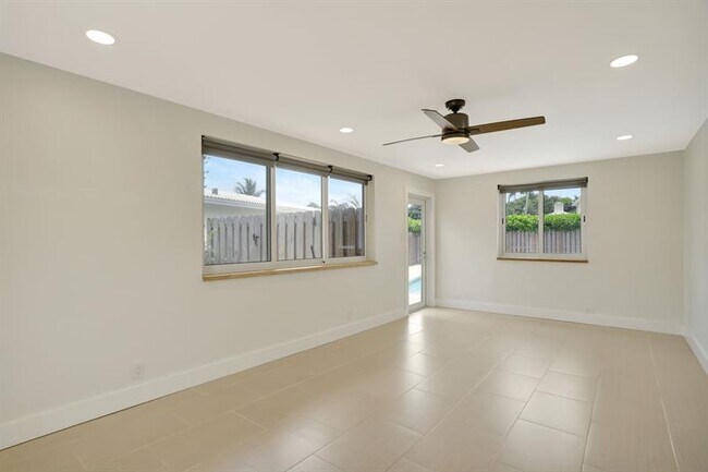 Building Photo - 2616 NE 26th Terrace