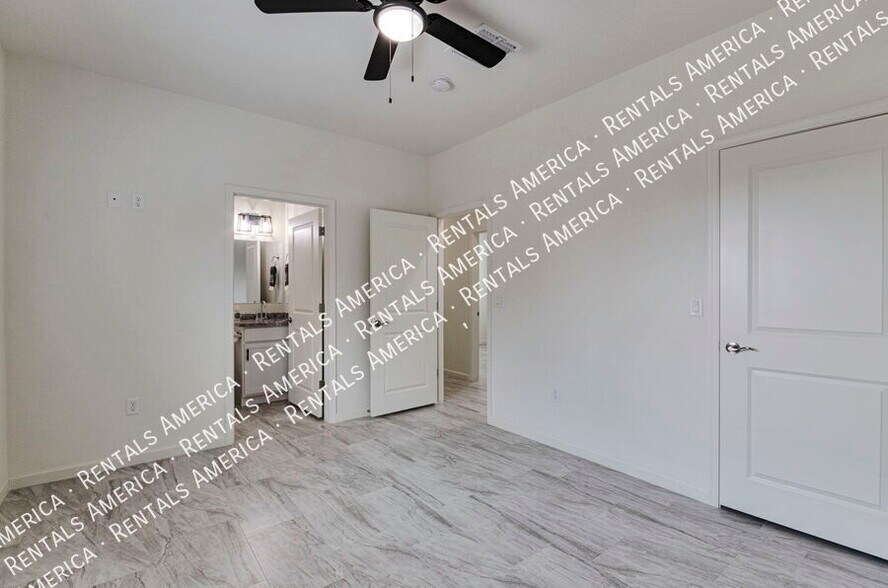 Building Photo - 3727 N Stone Ave