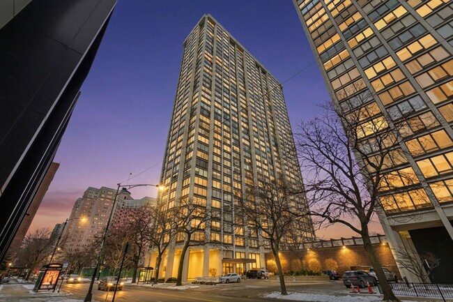 Building Photo - 5455 N Sheridan Rd