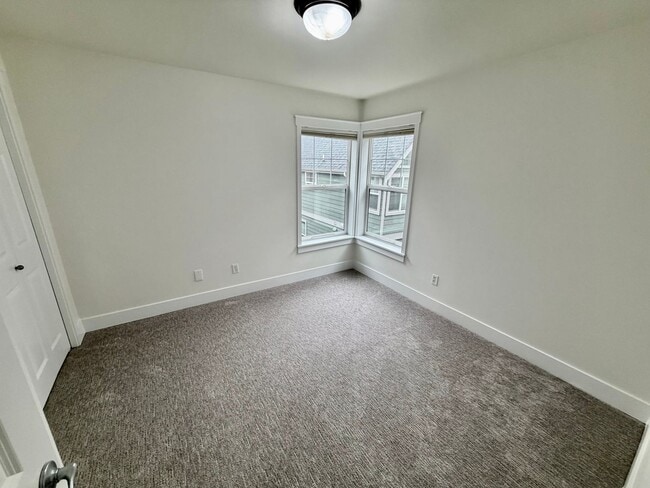 Building Photo - Urban Madison Valley three-bedroom townhome for $3895! Available now!
