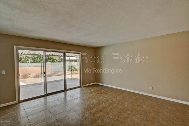 Building Photo - 1030 E Manhatton Dr