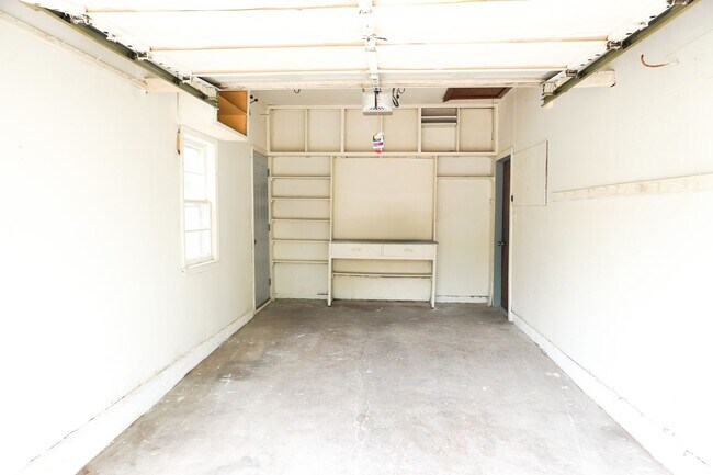 Building Photo - 3b 2b Finished Basement + Garage Lawn Care Provided APPLY FREE!