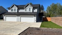Building Photo - Charming 3-Bed Duplex with 2.5 Baths & 1600 Sq Ft - Prime Tacoma Location!