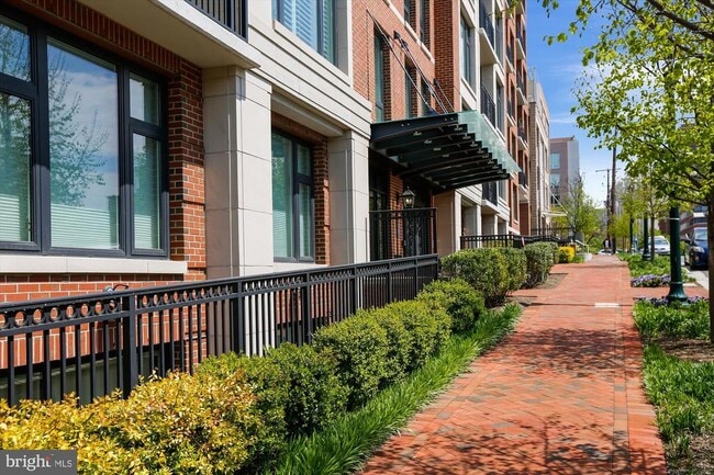 Building Photo - 4915 Hampden Ln