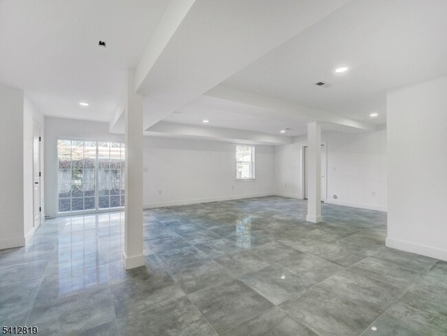 Building Photo - 429 Niles St