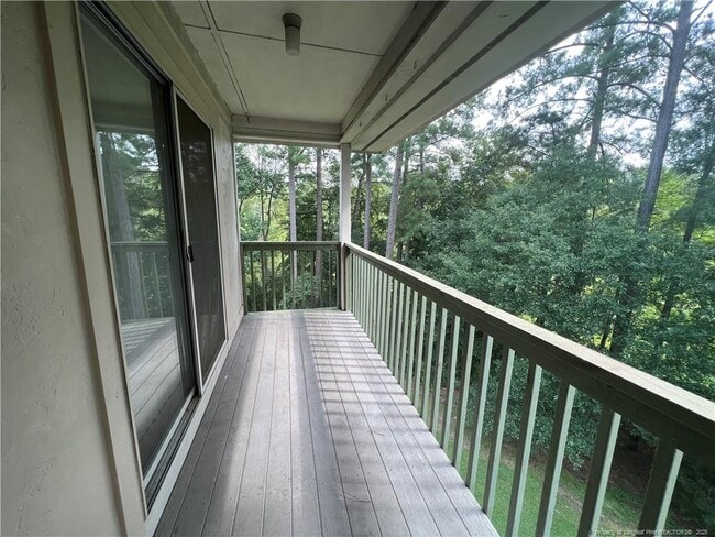 Building Photo - 950 Stewarts Creek Dr