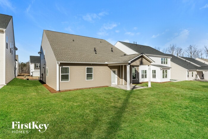 Building Photo - 562 Hillpark Ln