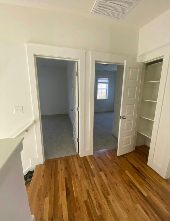 Building Photo - 225 Airlie Dr