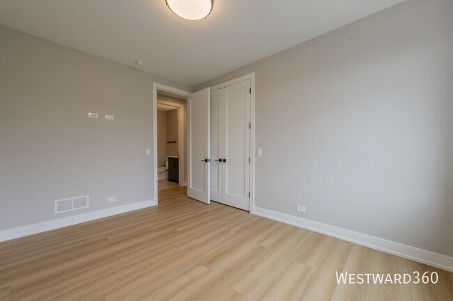 Building Photo - 3555 N Neenah Ave