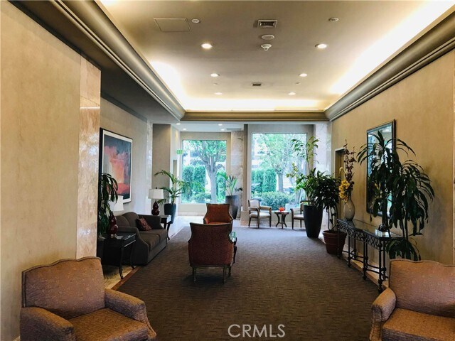 Building Photo - 525 E Seaside Way