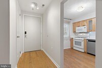 Building Photo - 60 Hampshire Dr