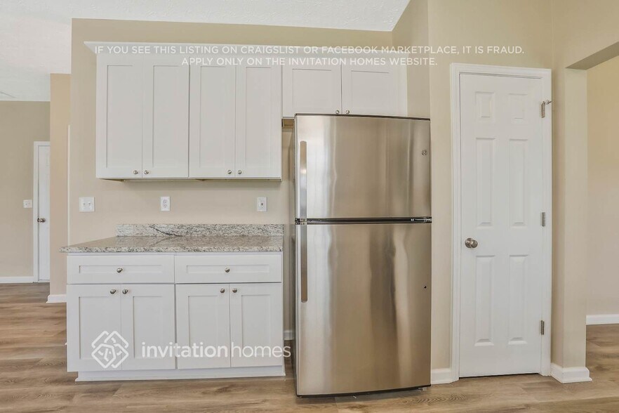 Building Photo - 5749 Cove Ln