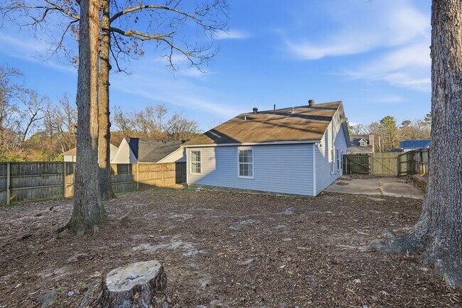 Building Photo - Home in Benton