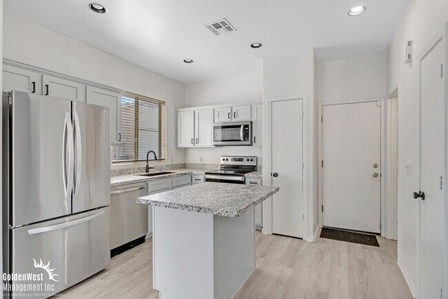 Building Photo - Stunning 3Bdm 2.5Ba Home in Prime North Phoenix Location!