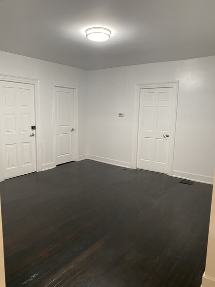 Living room - 326 Cottage Grove Rd