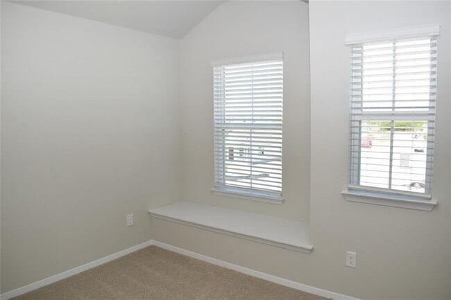 Building Photo - 204 Shugart St
