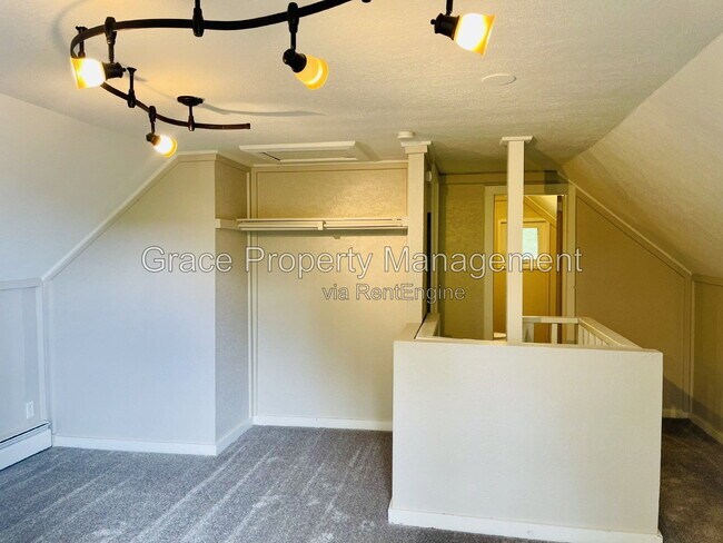 Building Photo - 3294 Smith Hill Rd