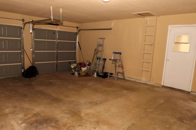 Building Photo - 109 Halo Dr