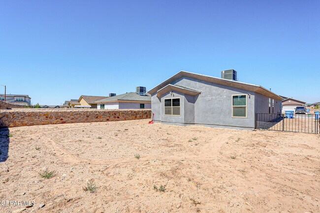 Building Photo - 404 Villa Ysleta