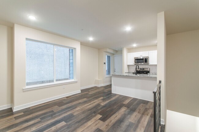 Primary Photo - 1330 N 15th St