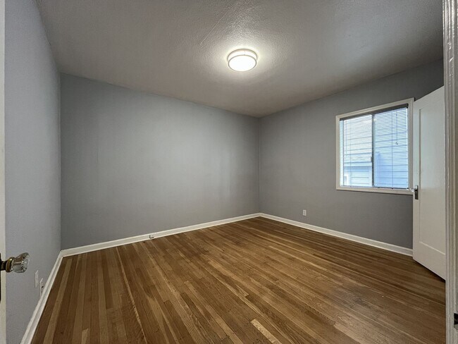 Building Photo - Three-Bedroom Home with Updated Kitchen & Vaulted Ceilings