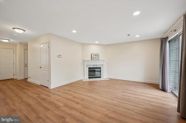 Building Photo - 5201 Plantation Ct