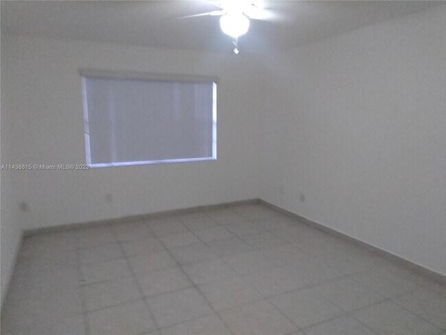 Building Photo - 9301 SW 92nd Ave