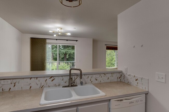 Building Photo - Updated 2 Bedroom 2 Bath Condo near Ft. Nu...