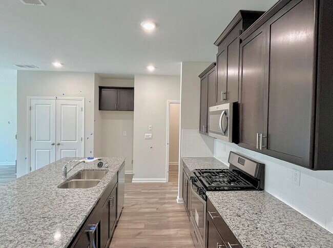 Building Photo - 1635 Villageside Ct
