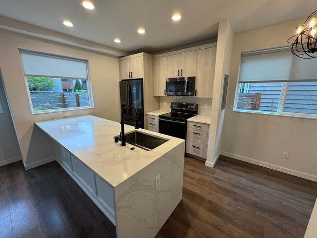 Building Photo - 2bd/1.75bs Seattle Townhouse