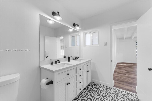 Building Photo - 3965 SW 60th Ct