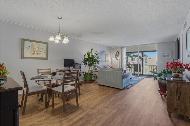 Building Photo - 7540 Bay Island Dr S