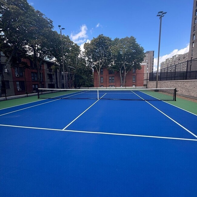 Building Photo - 77 Pond Ave