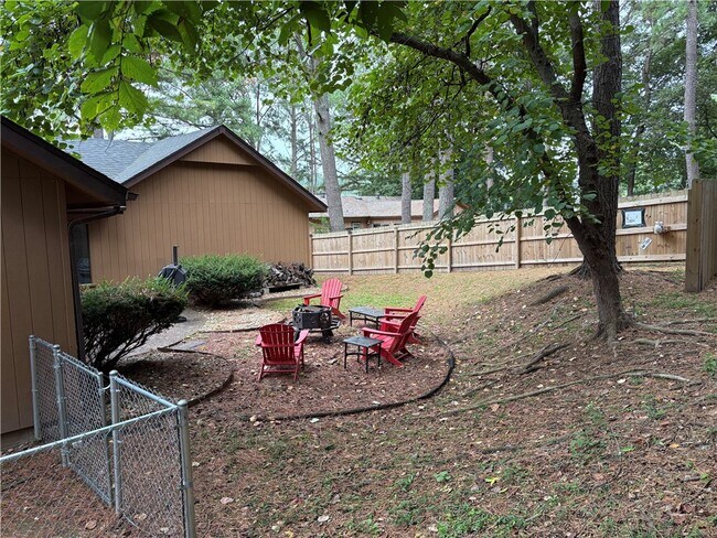 Building Photo - 80 Mayfair Dr