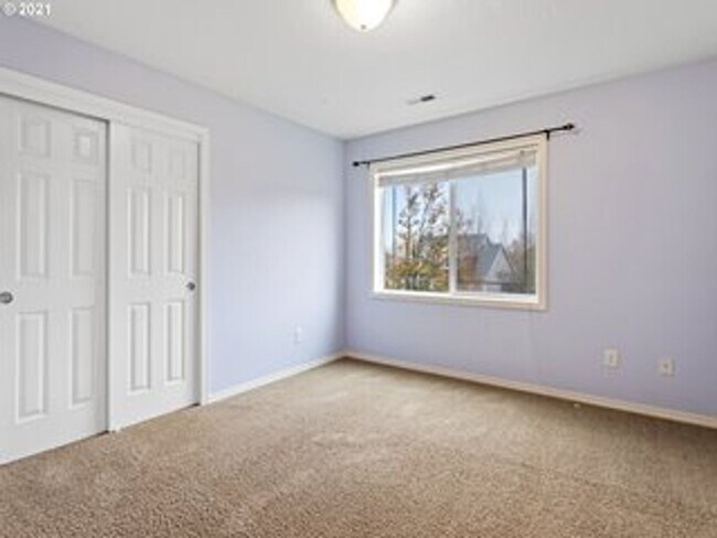 Building Photo - Happy Valley 4 Bedroom Home