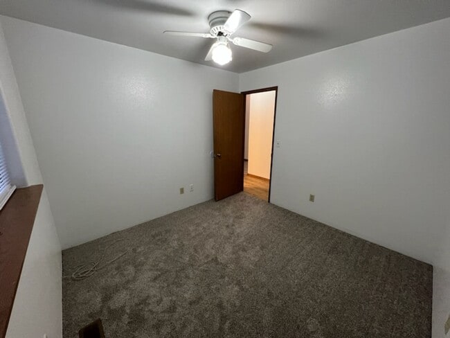 Building Photo - 3 bedroom/1.75 bath rambler style home! 1,272 sq ft